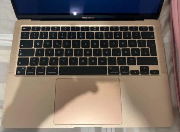 apple-macbook-air-m1-2020-gold-big-1